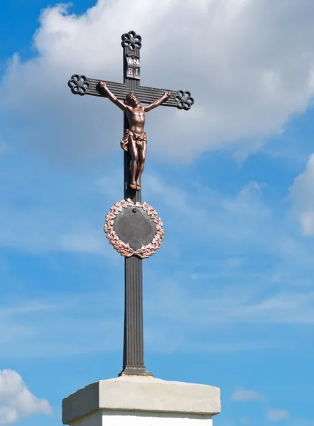 Velho repairet cruz católica — Fotografia de Stock