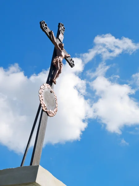 Velho repairet cruz católica — Fotografia de Stock