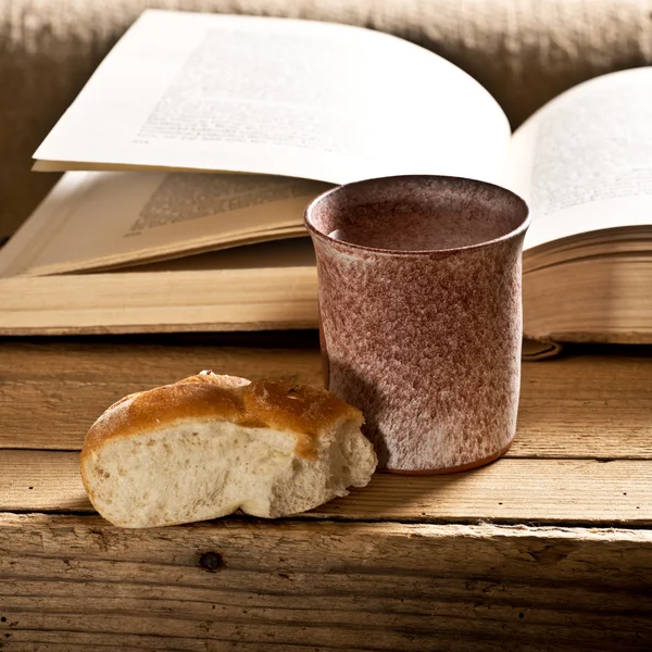 Bible With Chalice — Stock Photo, Image