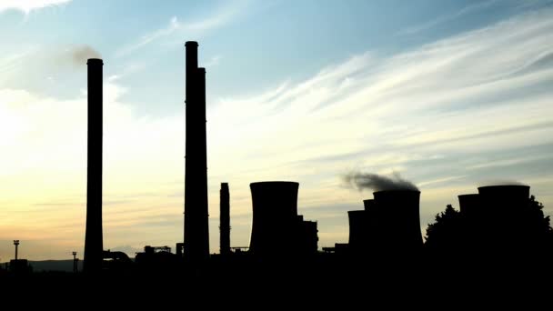 Silhouet van power station — Stockvideo