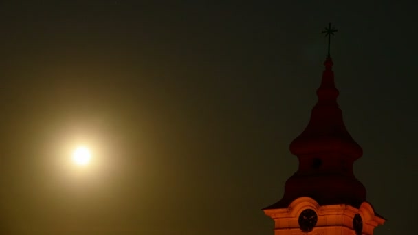 Полнолуние с церковью ночью — стоковое видео