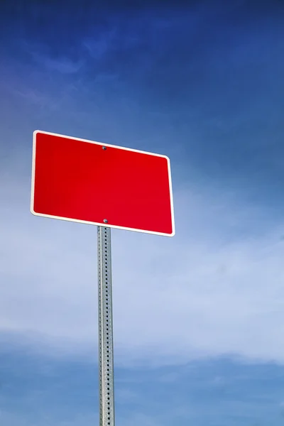 Sinal de estrada vermelho em branco — Fotografia de Stock