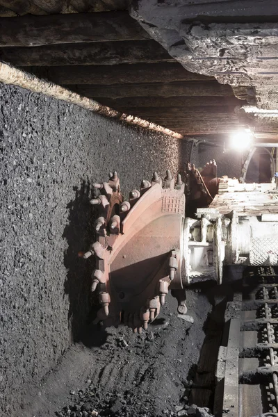 Těžba uhlí: uhlí důlní rypadlo — Stock fotografie