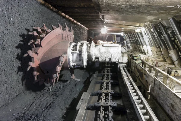 Coal extraction: Coal mine excavator — Stock Photo, Image