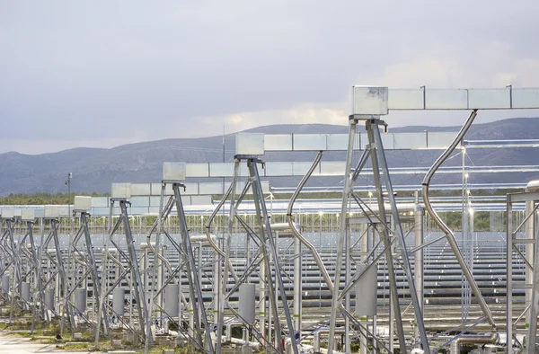 Yenilenebilir enerji: Güneş: en yeni ve en temiz yolu — Stok fotoğraf