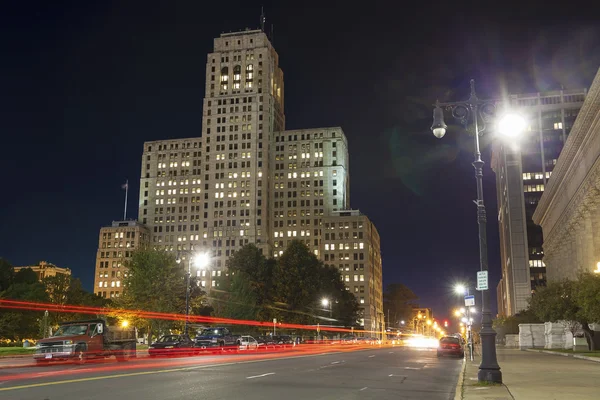 Art deco skyskrapa i natten, ny — Stockfoto