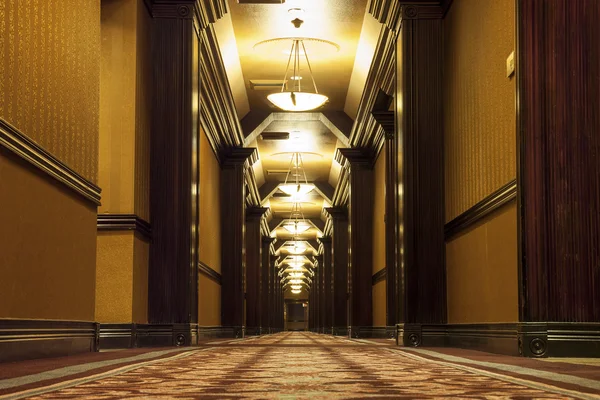 Uzun art deco koridor — Stok fotoğraf