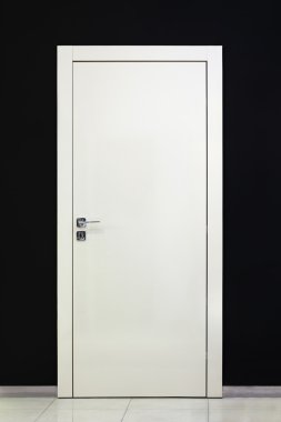 Modern kapalı beyaz kapı