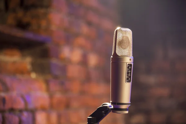 Mikrofon på scenen — Stockfoto