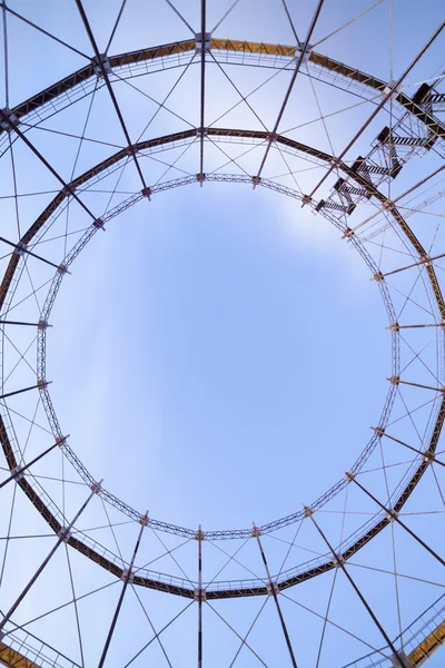 Escadaria industrial para o céu — Fotografia de Stock