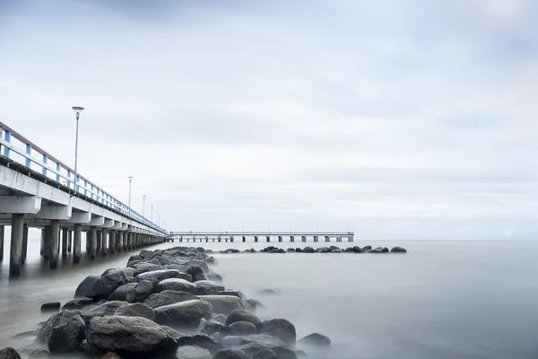 海、桟橋、岩 — ストック写真