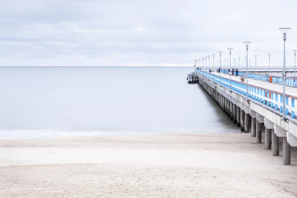 Östersjön och en brygga — Stockfoto