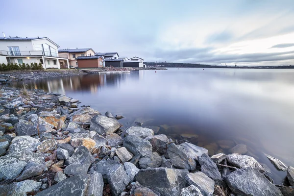 Luxe huizen aan het meer — Stockfoto