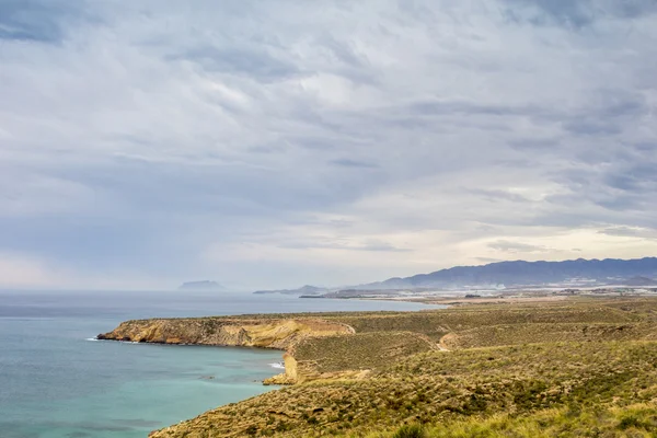 Красивий пейзаж моря і землі — стокове фото