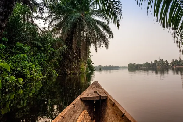 Paseo en canoa en África — Foto de Stock