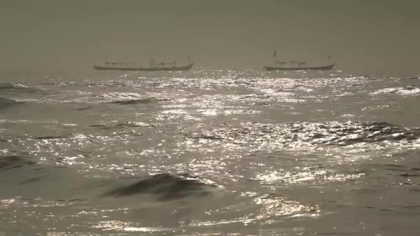 Pescadores barcos tradicionales — Vídeo de stock