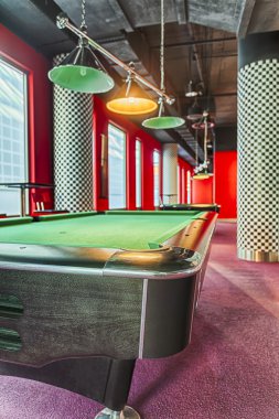 modern Bilardo kulüp oynamak için davet