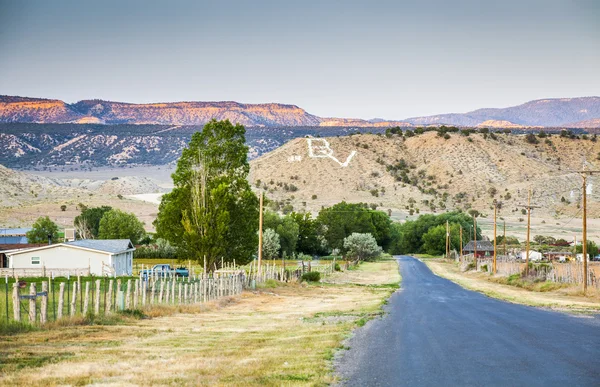 Saai Amerikaanse dorp in de bergen van utah — Stockfoto