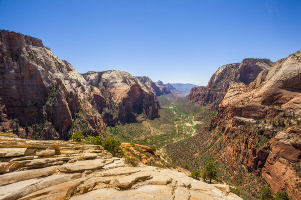 Вид с высоты птичьего полета из национального парка Сион
. 
