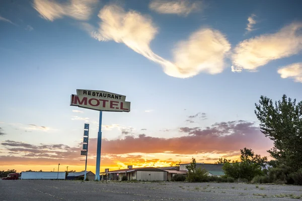 Letrero de motel de restaurante grande, Estados Unidos — Foto de Stock