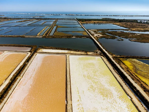 Cores Surpreendentes Lagoas Sal Marinho Chamadas Salinas Pouco Antes Colheita — Fotografia de Stock