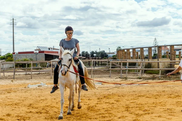 Portrait Woman Taking Horse Riding Lessons Paddock — Stock Photo, Image