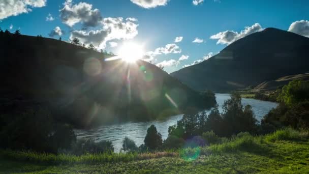 Vacker solnedgång vid Yellowstone River — Stockvideo