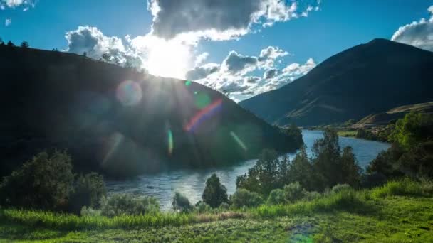 Gyönyörű naplemente után a Yellowstone folyó — Stock videók