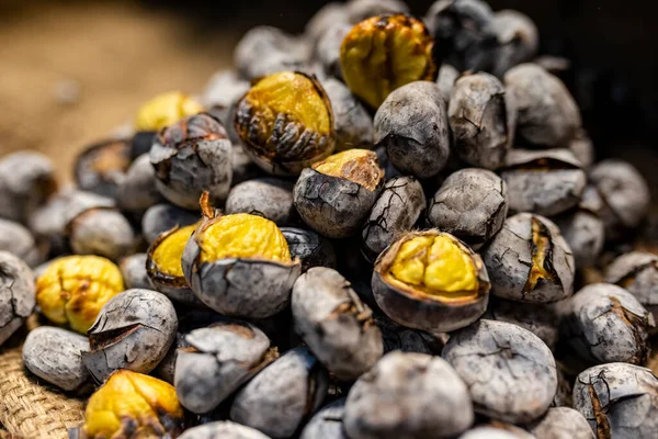 Bico Deliciosas Castanhas Assadas Chamas Faro Portugal — Fotografia de Stock