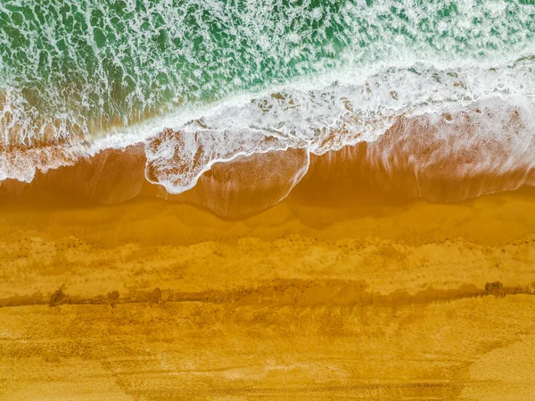 Vue Dessus Des Vagues Écrasant Sur Plage Sable Albufeira Algarve — Photo