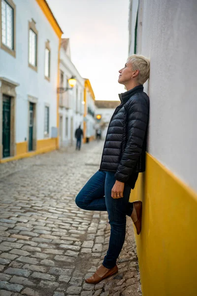 Портрет Блондинки Центрі Міста Фаро Алгарве Португалія — стокове фото