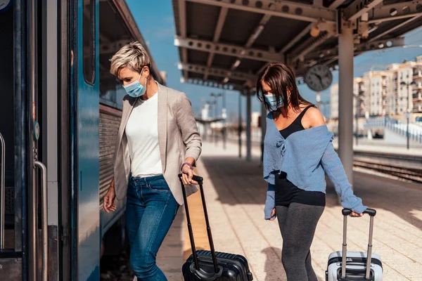Two Women Protective Masks Getting Train Luggage — Stock Photo, Image