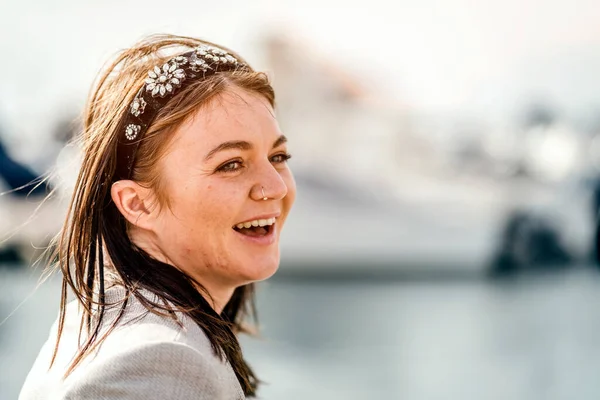 Retrato Una Joven Disfrutando Del Tiempo Aire Libre Puerto Deportivo — Foto de Stock