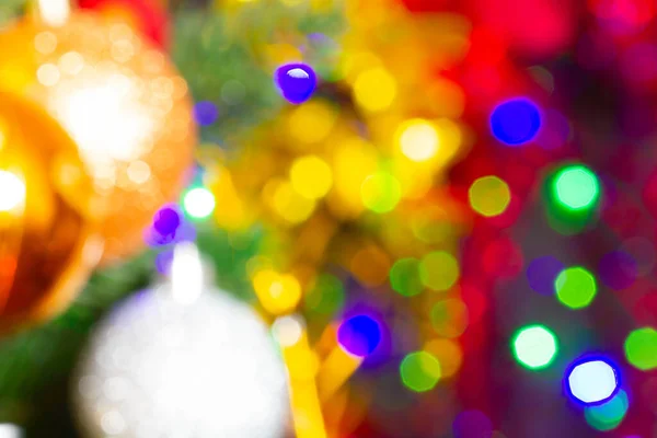 Brinquedos Natal Desfocados Árvore Natal Fundo Iluminação Colorido Decorações Natal — Fotografia de Stock