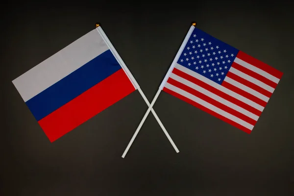 Флаг России Флаг Сша Скрещивались Друг Другом Черном Фоне Россия Лицензионные Стоковые Изображения