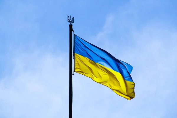 Украинский Флаг Лучах Восходящего Солнца Фоне Неба Двухцветный Голубой Желтый Лицензионные Стоковые Фото