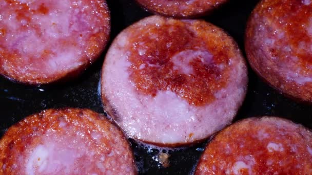 Salchicha Carne Fríe Aceite Oliva Una Sartén Embutido Cerdo Con — Vídeos de Stock