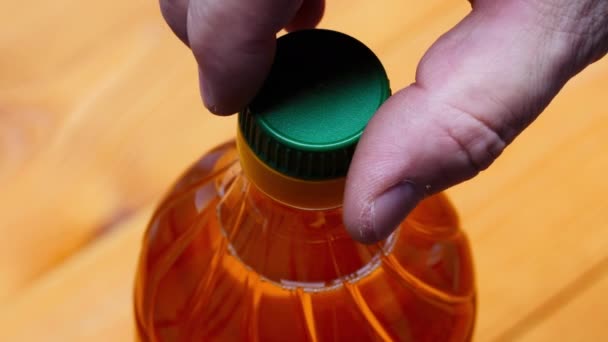 Man Opens Bottle Vegetable Oil Hand Opens Green Yellow Cork — Stock video