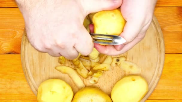 Cook Peeling Potatoes Man Peels Raw Fresh Potatoes Manual Potato — Video