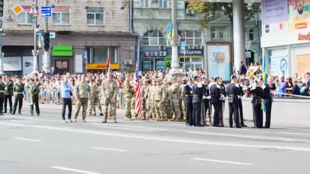 Kiev Ucrânia Agosto 2021 Soldados Americanos Desfile Militar Exército Ucraniano — Vídeo de Stock