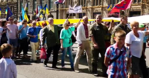 Big Flag Ukraine Maidan Ukrainian Flag Ukrainian People Carry Many — Vídeos de Stock