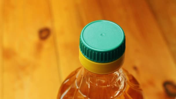 Opening Bottle Oil Hand Opens Green Cap Plastic Bottle Olive — Stockvideo
