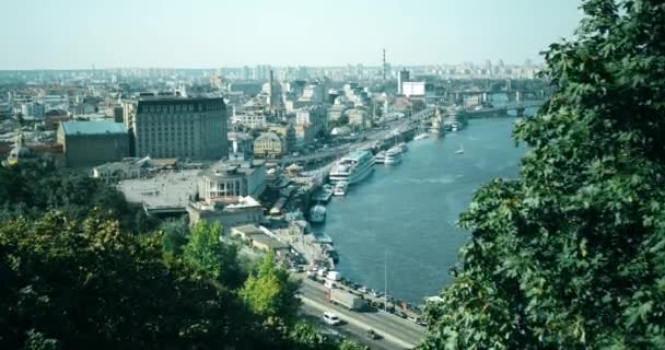 Schöne Ansicht Der Stadt Kiew Der Hauptstadt Der Ukraine Flussstation — Stockvideo