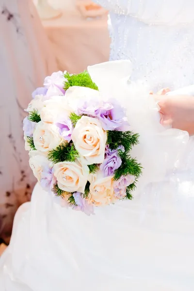 Wedding bouquet at bride — Stock Photo, Image