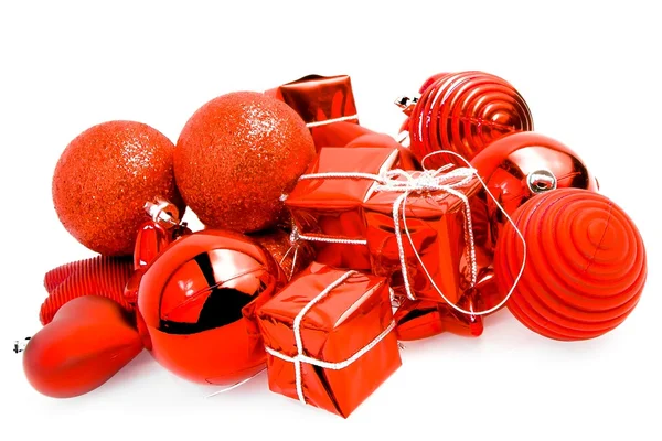 Szczegóły czerwone ozdoby świąteczne w kieliszki do szampana — Zdjęcie stockowe
