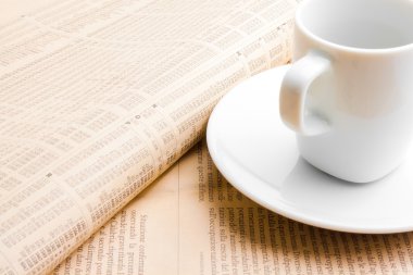 Finansal gazete ve kahve