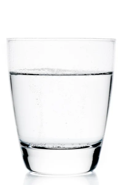 Glas mit Wasser mit Blasen — Stockfoto