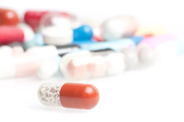 Närbild av ett medicinsk piller i laboratorium — Stockfoto