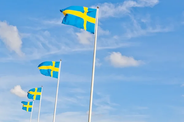 Serie av svenska flaggor med moln och utrymme för text — Stockfoto