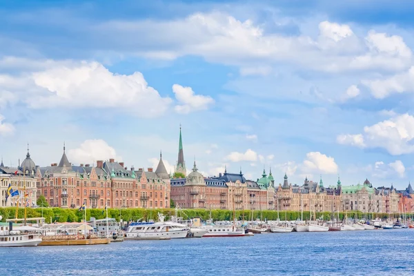 Scenic summer scenery of the old town in stockholm, sweden — Stock Photo, Image